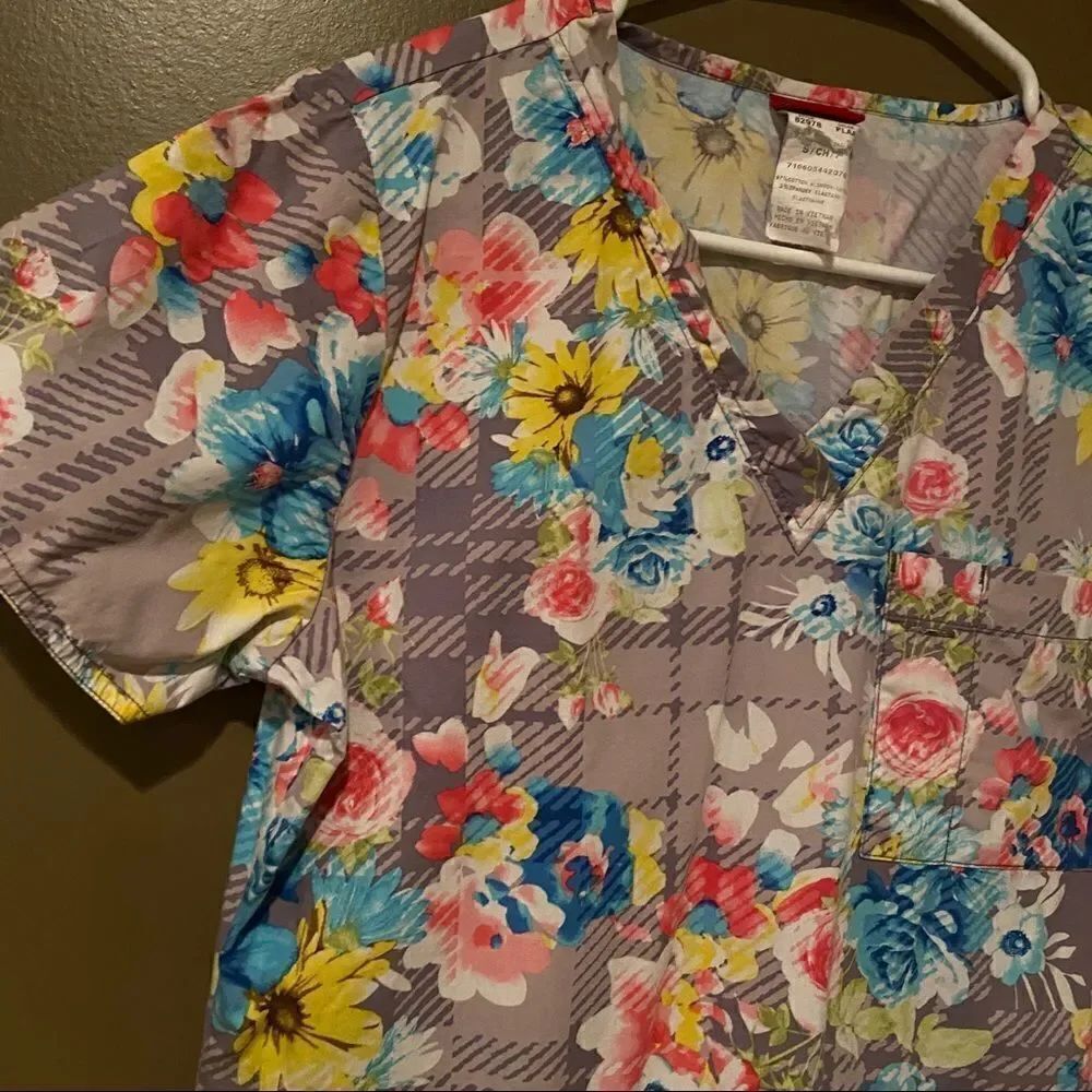 Floral Scrub Top - Picture 3 of 12